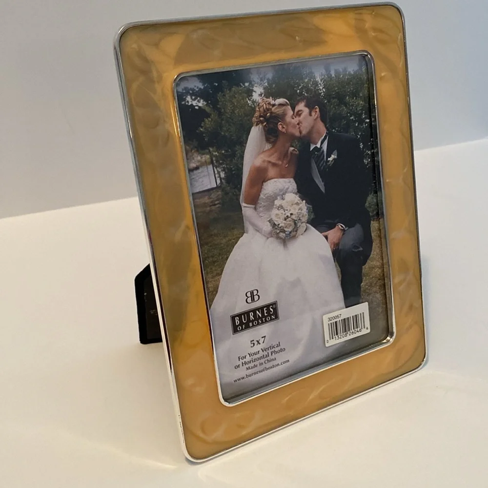 NWT Burnes of Boston 5 x 7 Mother of Pearl Look Frame